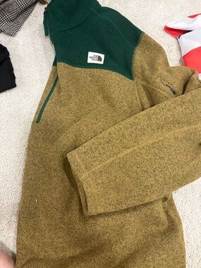 The North Face Men’s Two-Tone Green and Olive Zip-Up Sweater
